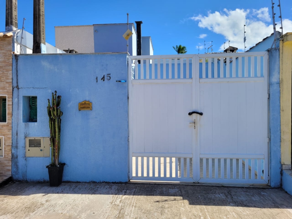 CASA NO BAIRRO JARDIM ROMAR